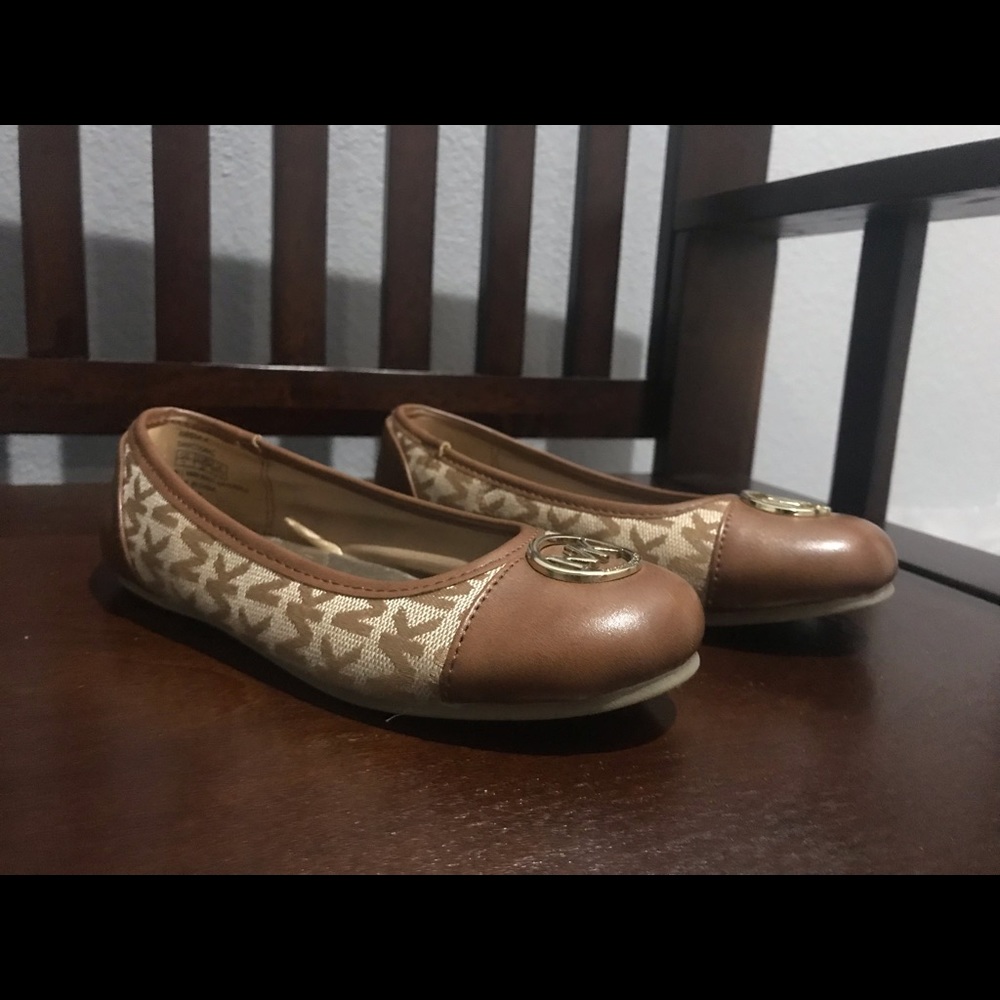Kids shoes. MK flats.
